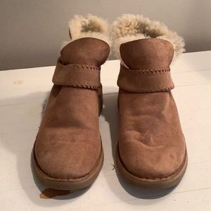UGG McKay Women's Shoe Ankle Booties. Size 6.   Tan